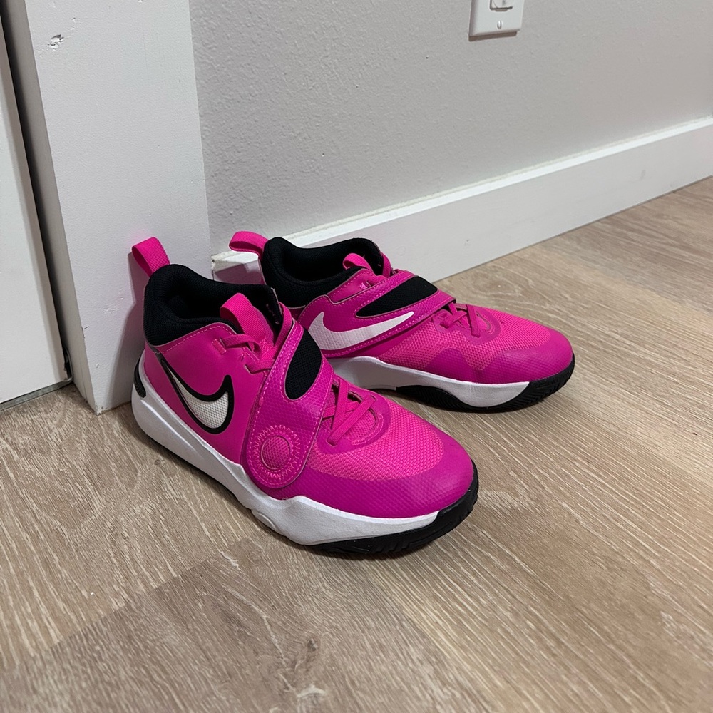 Nike Team Hustle D 11 Kids Sneakers Pink Black White Size 5Y